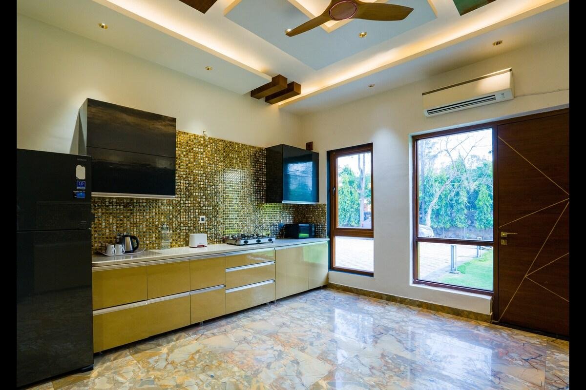 ELIVAAS Sanisa Farm  3 bhk x Solis Nature