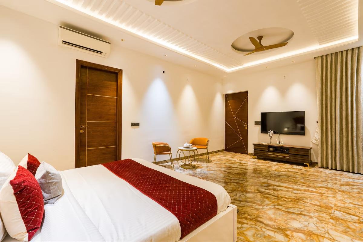 ELIVAAS Sanisa Farm  3 bhk x Solis Nature