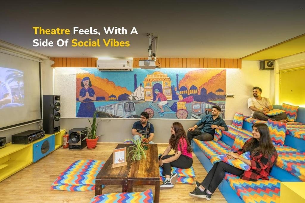 goSTOPS Delhi - Private Rooms & Dorms x Solis Nature
