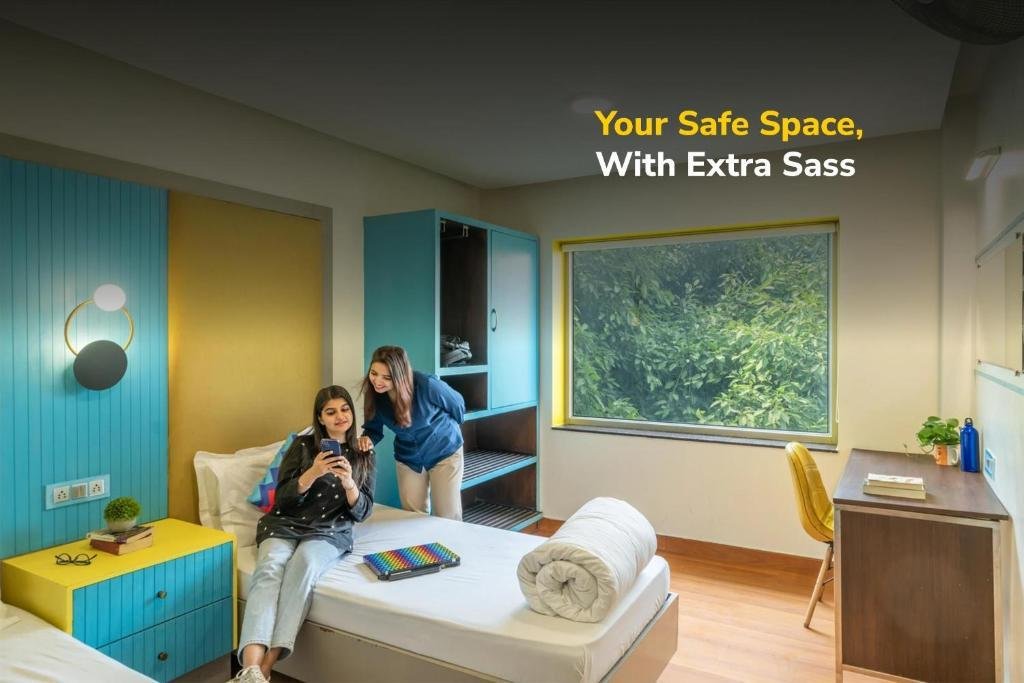 goSTOPS Delhi - Private Rooms & Dorms x Solis Nature
