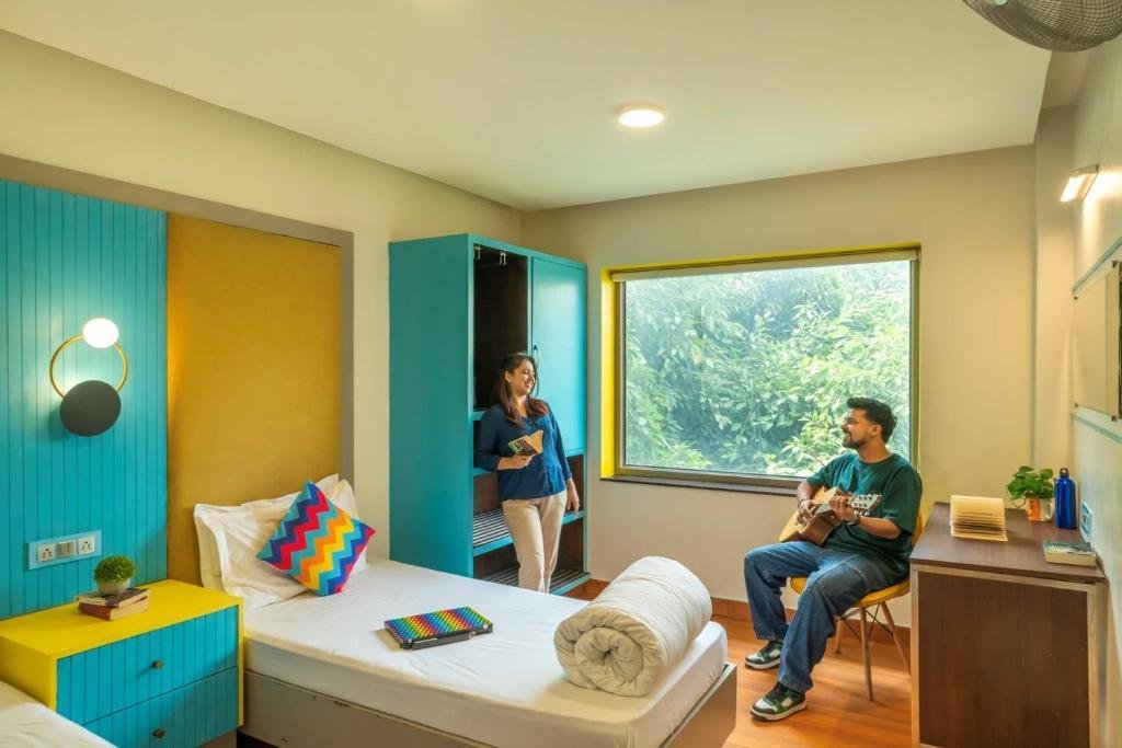 goSTOPS Delhi - Private Rooms & Dorms x Solis Nature