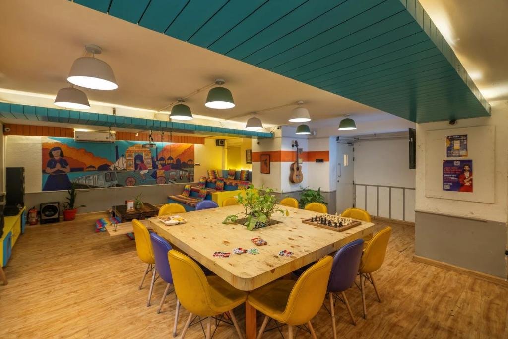 goSTOPS Delhi - Private Rooms & Dorms x Solis Nature