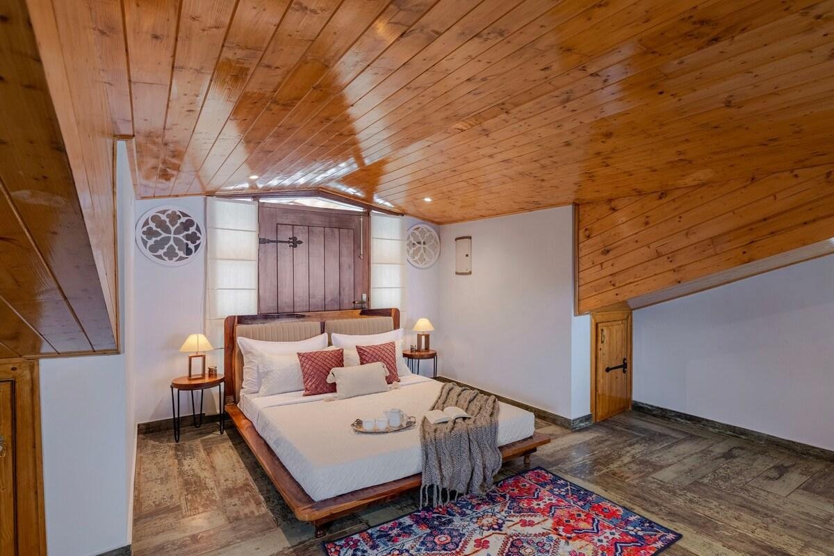 ELIVAAS Goldencrest   6-BHK Villa x Solis Nature