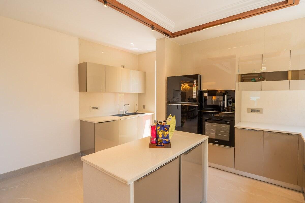 ELIVAAS privé The Royce Daisy 4 bhk x Solis Nature