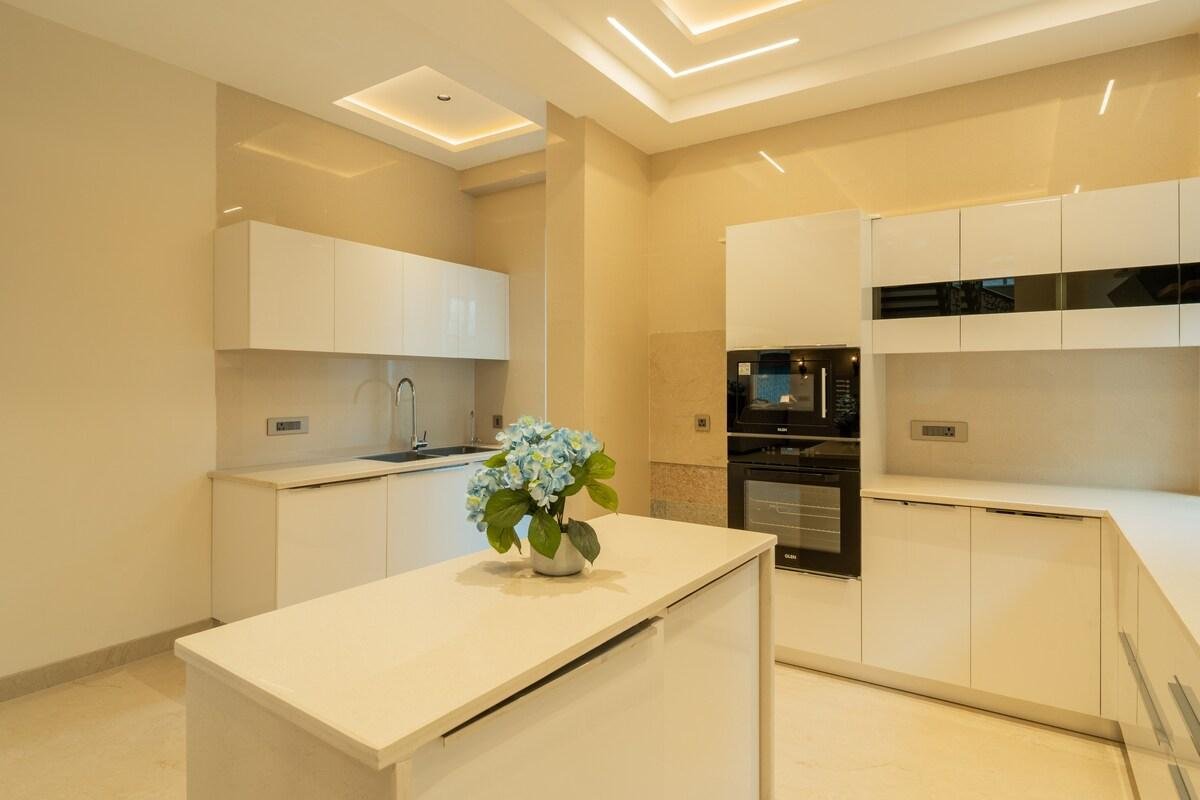 ELIVAAS privé The Royce Rose     4BHK Kasauli x Solis Nature