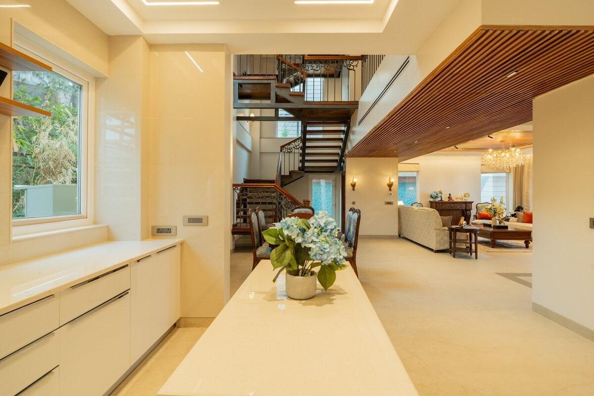 ELIVAAS privé The Royce Rose     4BHK Kasauli x Solis Nature