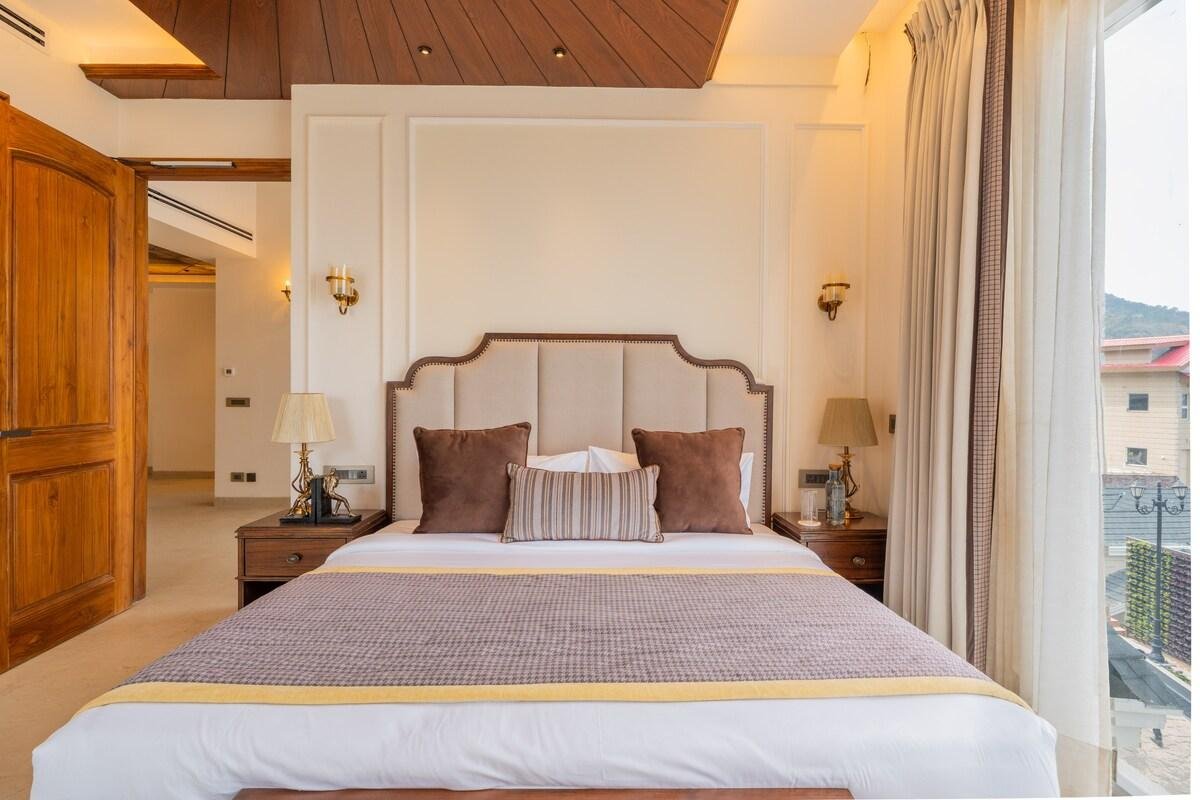 ELIVAAS privé The Royce Rose     4BHK Kasauli x Solis Nature