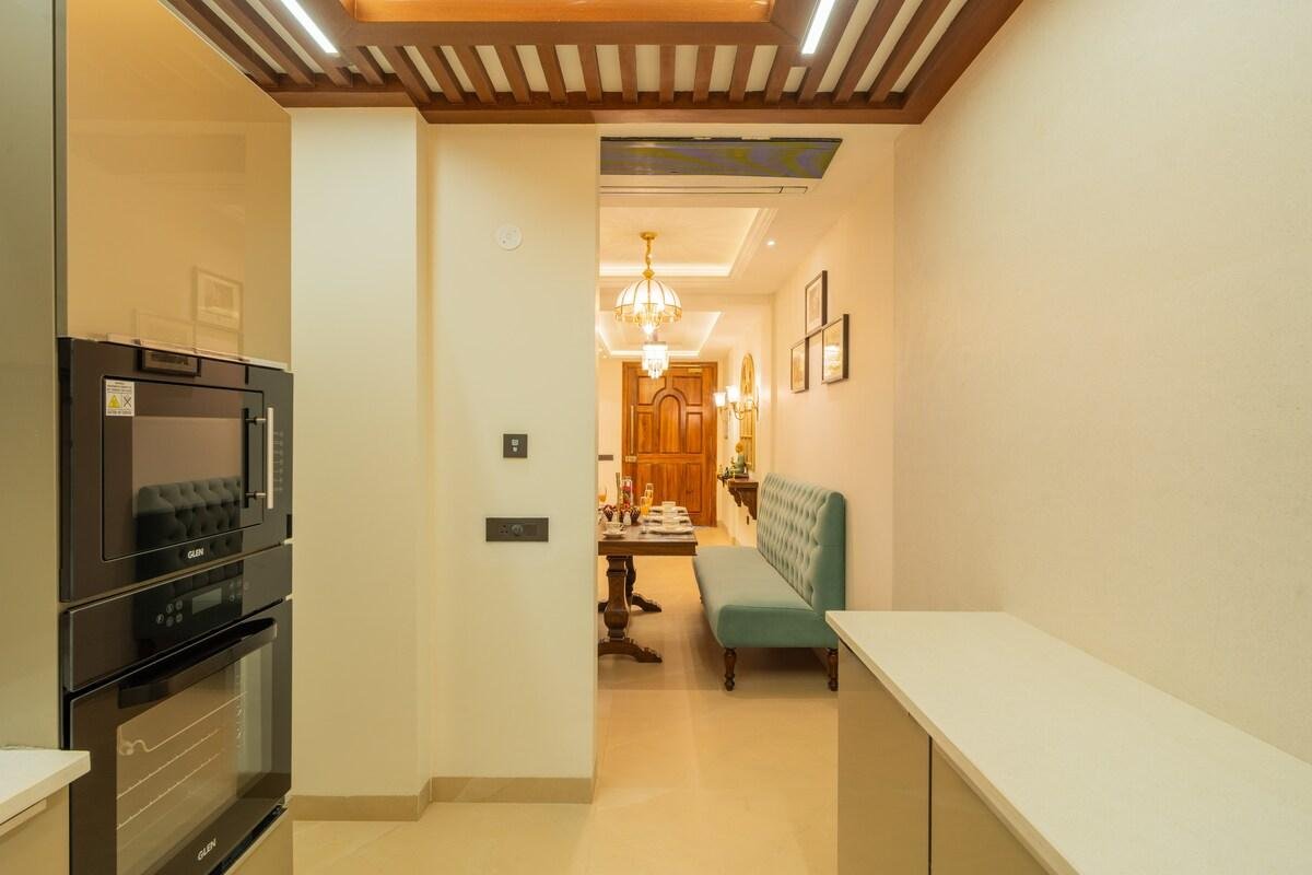 Luxury Heights Getaway Cottage with Terrace Views x Solis Nature