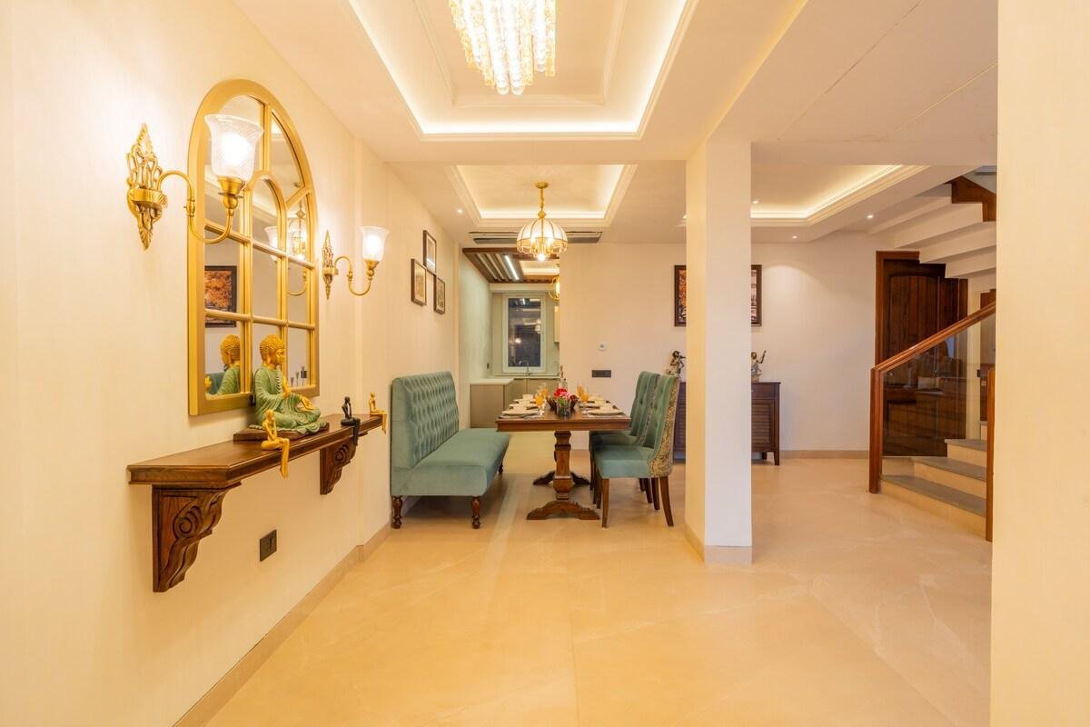 Luxury Heights Getaway Cottage with Terrace Views x Solis Nature