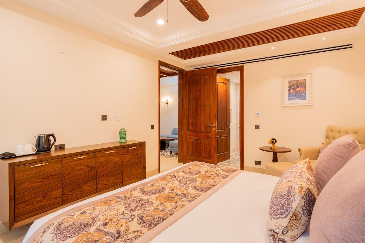 Luxury Heights Getaway Cottage with Terrace Views x Solis Nature