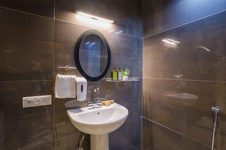 ELIVAAS Zephyr Stoneva Cottage 1 Room x Solis Nature