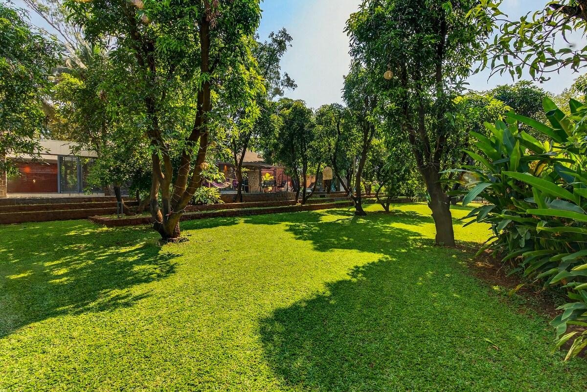 Stayscape- Salt Water, 4BHK Karjat, Pvt Pool, lawn x Solis Nature