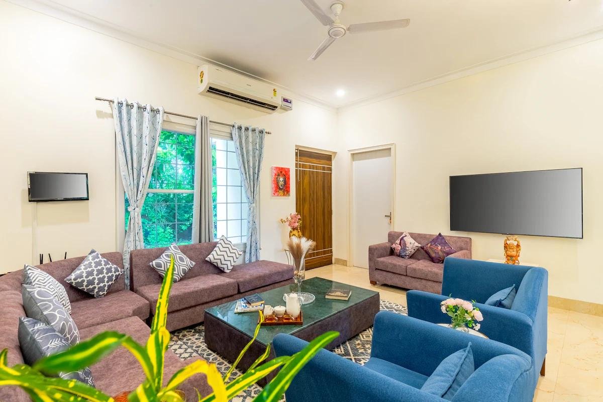 Alaya Stays by ELIVAAS Daffodil 3 bhk x Solis Nature