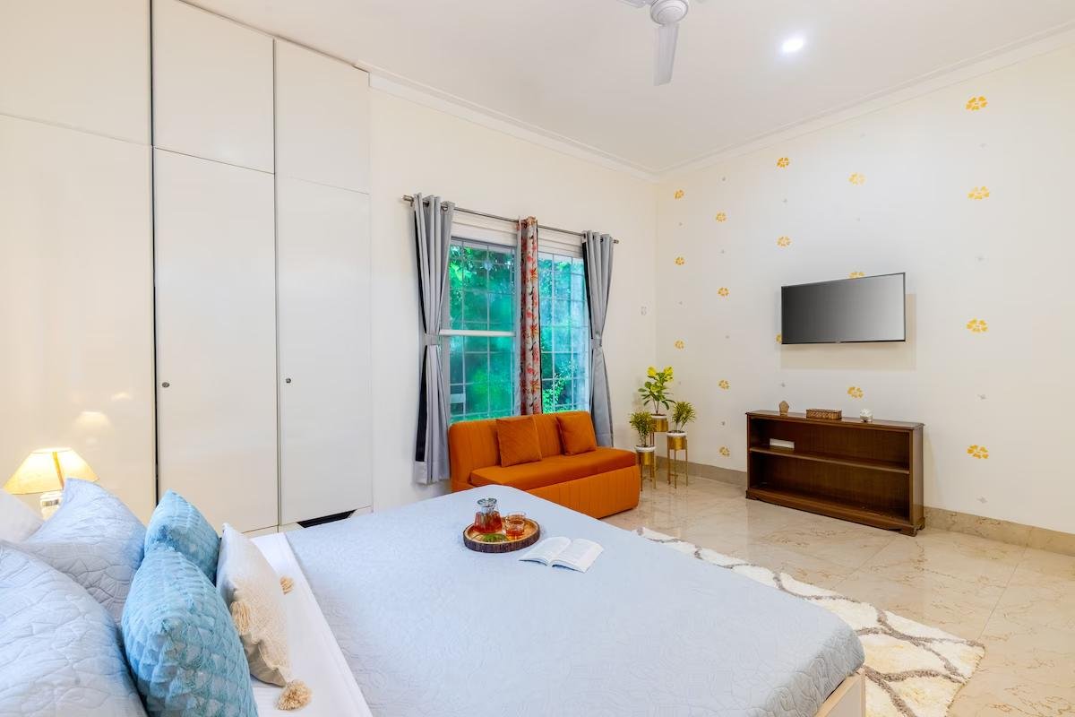 Alaya Stays by ELIVAAS Daffodil 3 bhk x Solis Nature